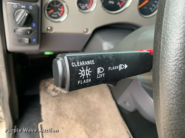 image for item DP8727 2013 Mack CHU613  semi truck