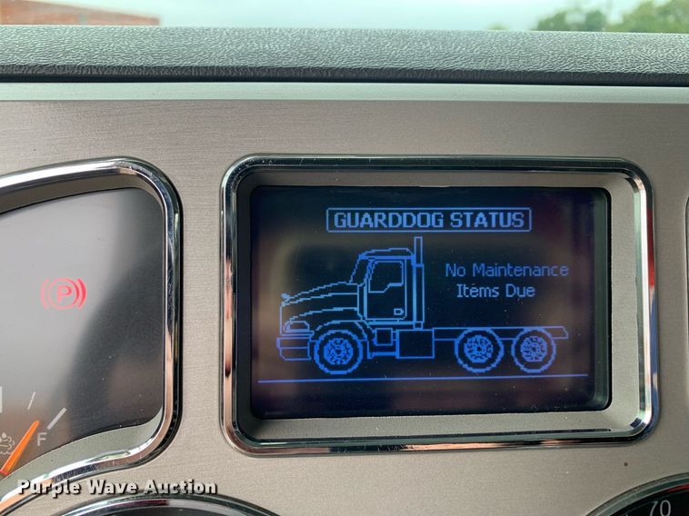 image for item DP8727 2013 Mack CHU613  semi truck