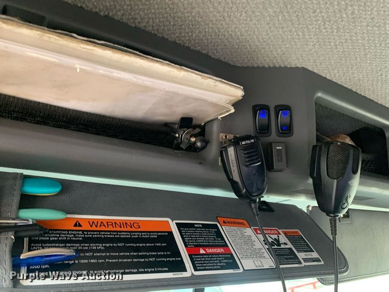 image for item DP8727 2013 Mack CHU613  semi truck