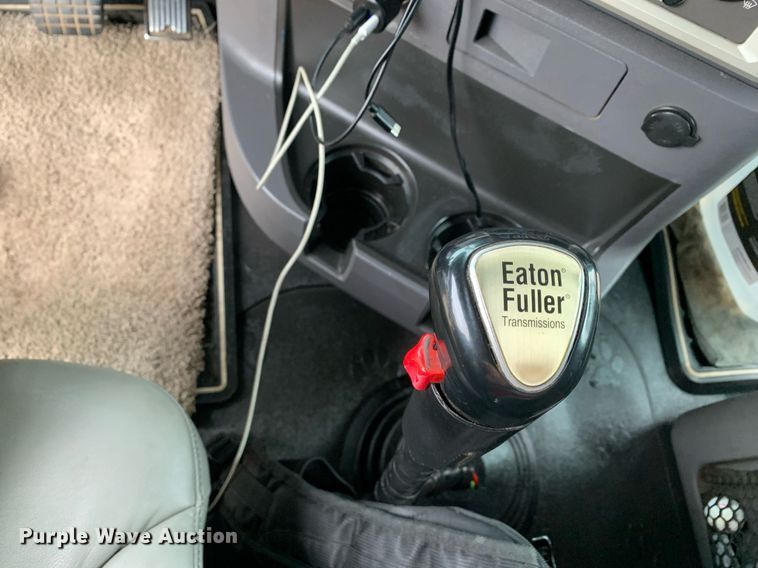 image for item DP8727 2013 Mack CHU613  semi truck