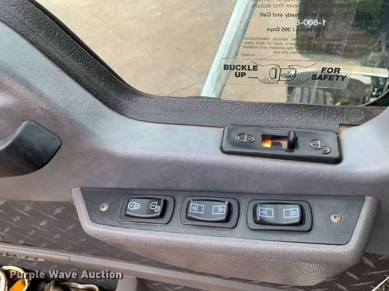 image for item DP8727 2013 Mack CHU613  semi truck