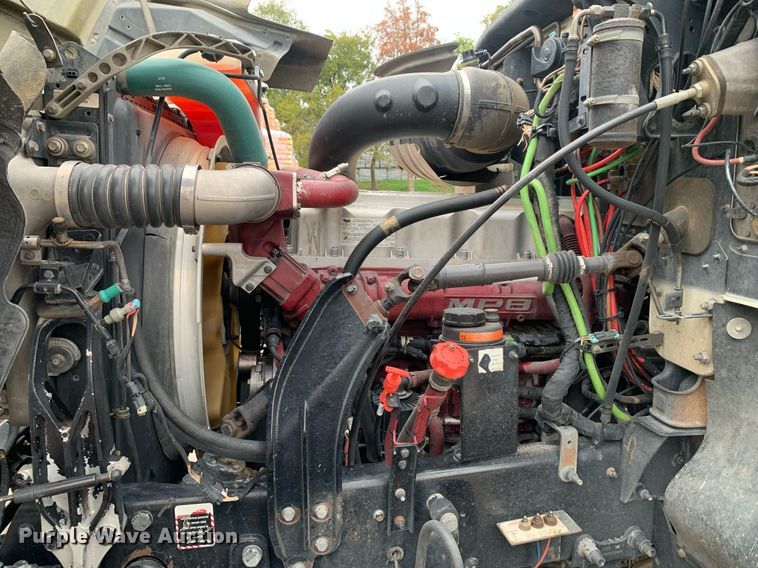 image for item DP8727 2013 Mack CHU613  semi truck