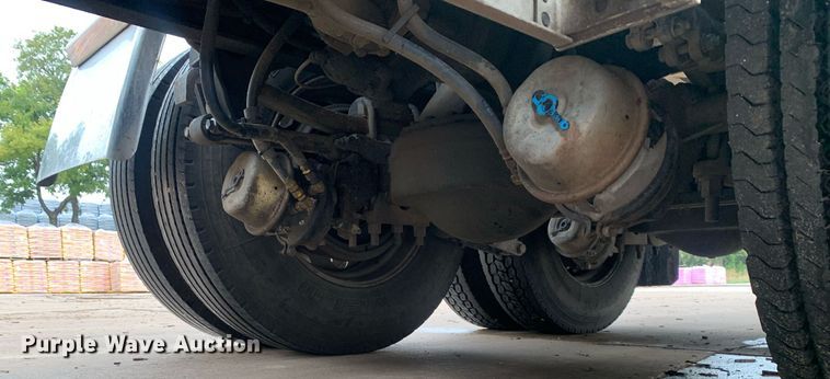 image for item DP8727 2013 Mack CHU613  semi truck