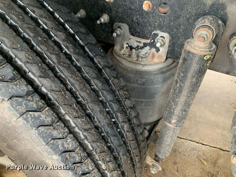 image for item DP8727 2013 Mack CHU613  semi truck