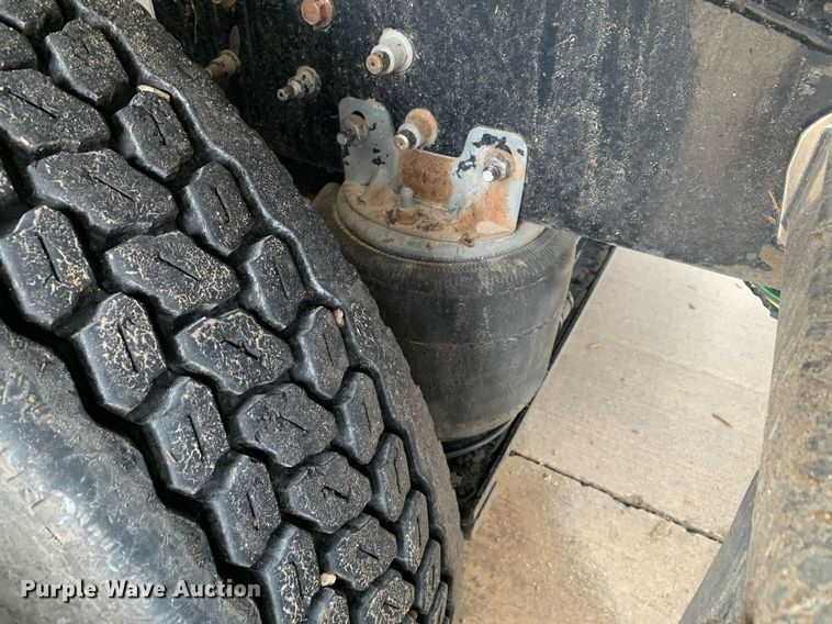 image for item DP8727 2013 Mack CHU613  semi truck