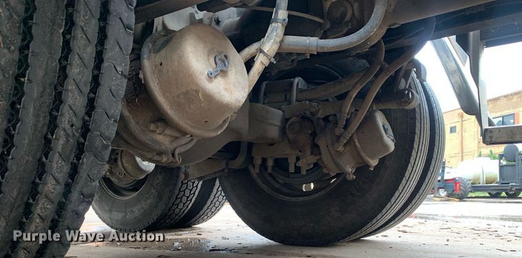 image for item DP8727 2013 Mack CHU613  semi truck