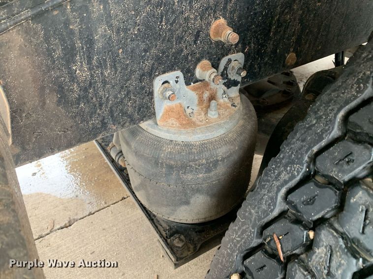 image for item DP8727 2013 Mack CHU613  semi truck