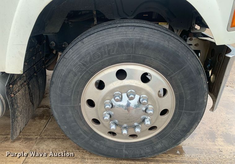 image for item DP8727 2013 Mack CHU613  semi truck