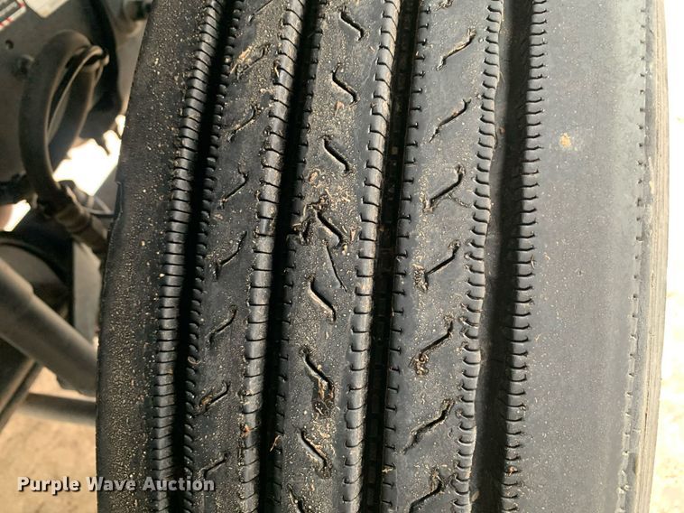 image for item DP8727 2013 Mack CHU613  semi truck