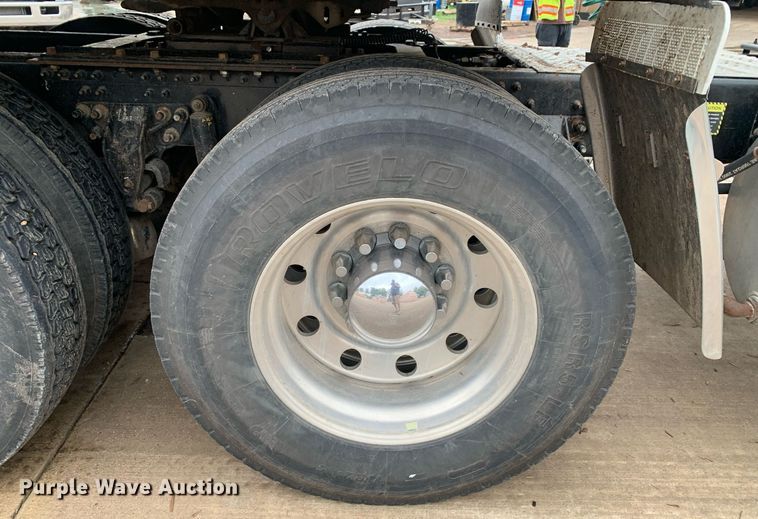 image for item DP8727 2013 Mack CHU613  semi truck