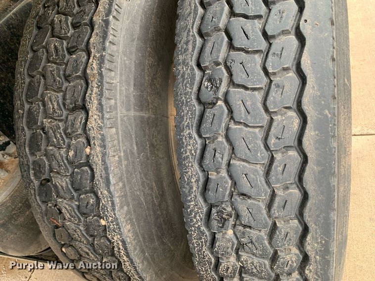 image for item DP8727 2013 Mack CHU613  semi truck