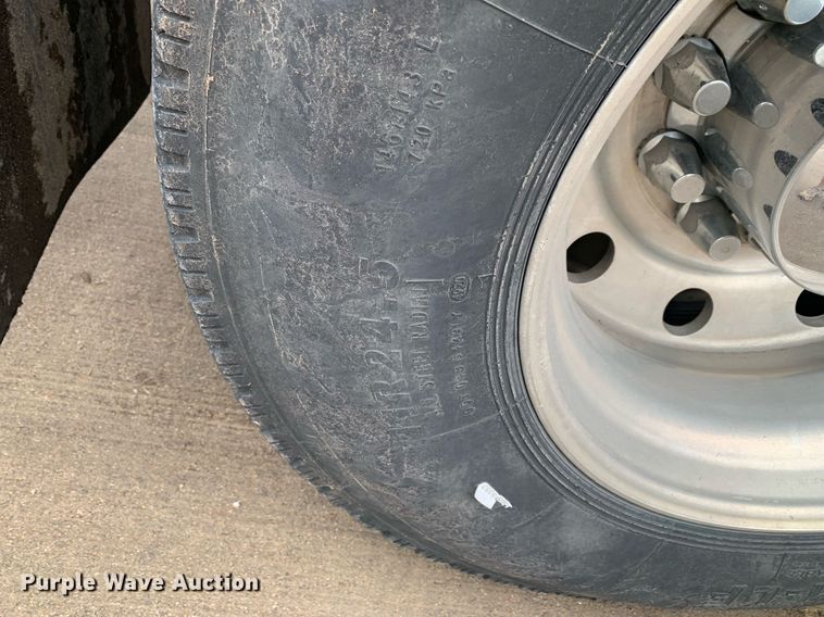 image for item DP8727 2013 Mack CHU613  semi truck