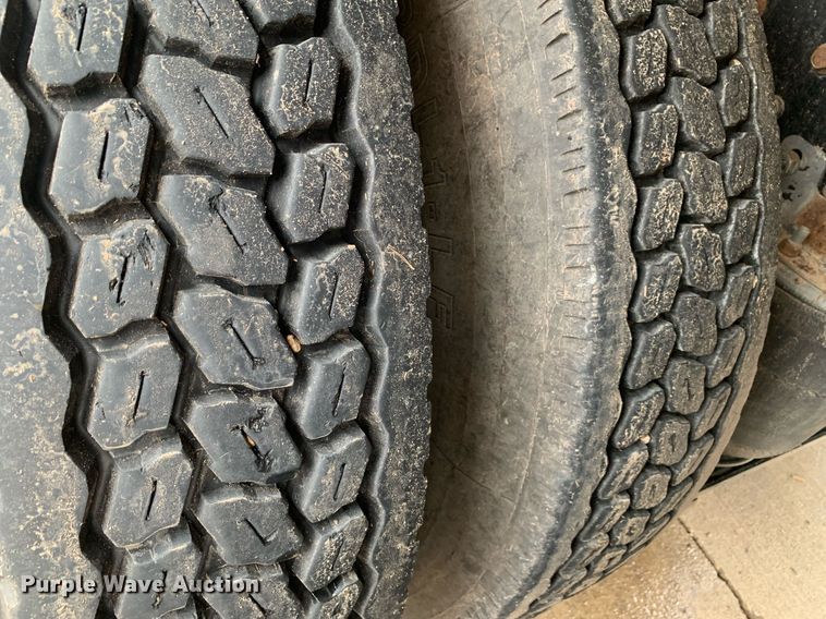 image for item DP8727 2013 Mack CHU613  semi truck