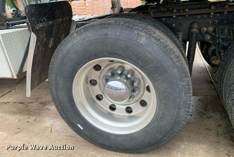 image for item DP8727 2013 Mack CHU613  semi truck