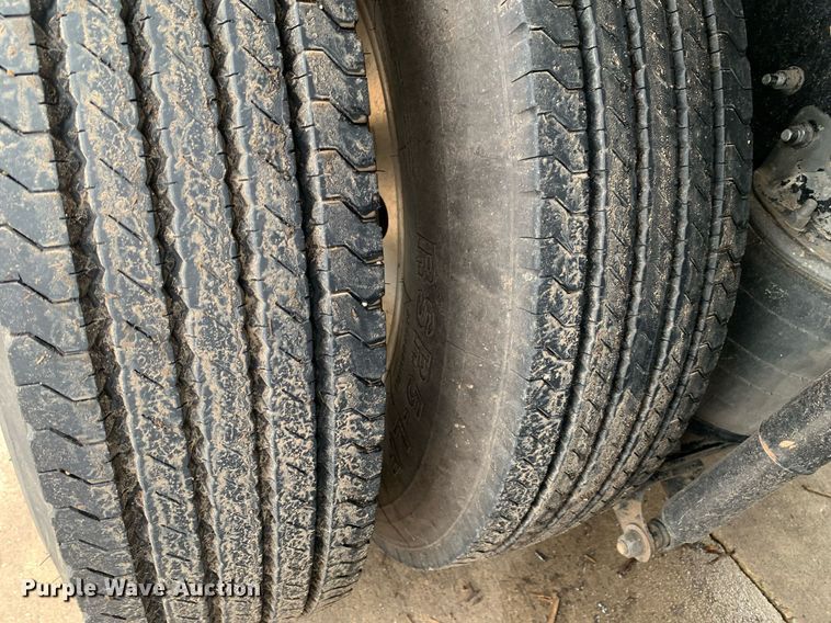 image for item DP8727 2013 Mack CHU613  semi truck