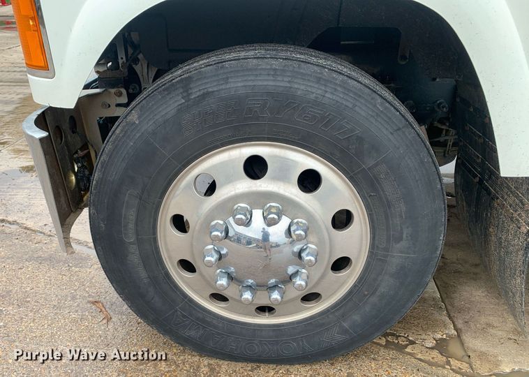 image for item DP8727 2013 Mack CHU613  semi truck