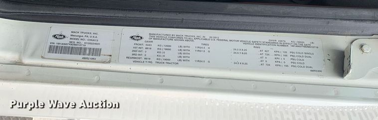 image for item DP8727 2013 Mack CHU613  semi truck