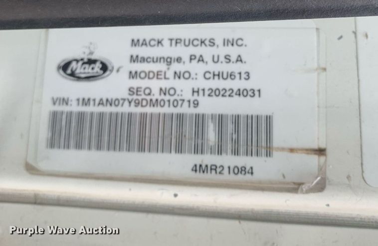 image for item DP8727 2013 Mack CHU613  semi truck