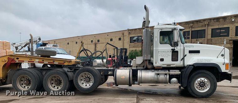 image for item DP8728 2007 Mack CL733  semi truck