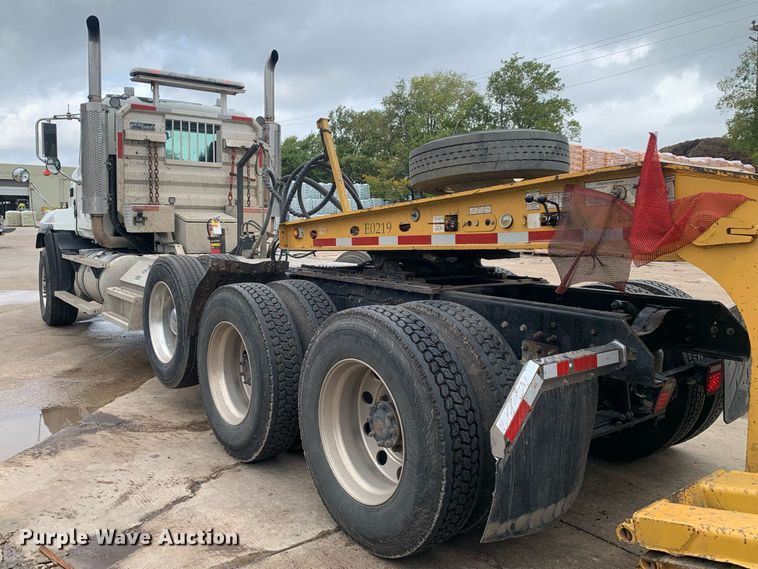 image for item DP8728 2007 Mack CL733  semi truck