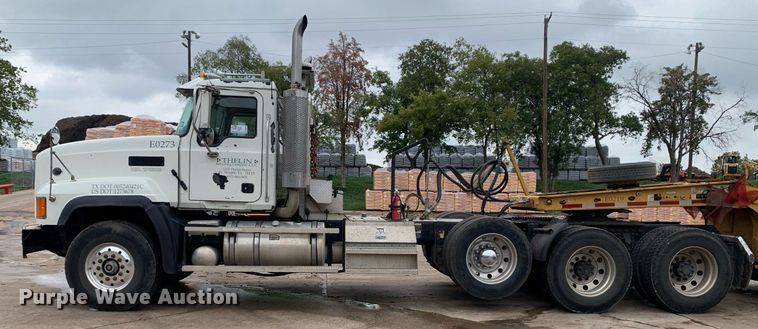 image for item DP8728 2007 Mack CL733  semi truck