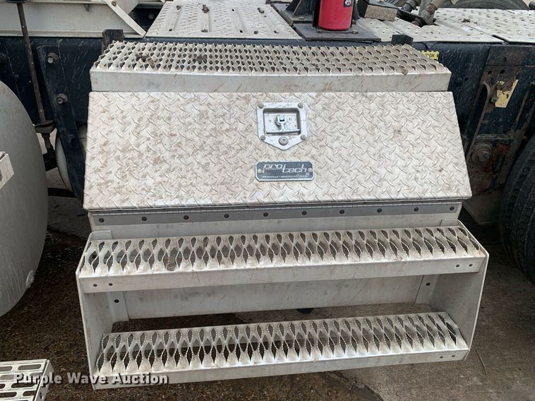 image for item DP8728 2007 Mack CL733  semi truck