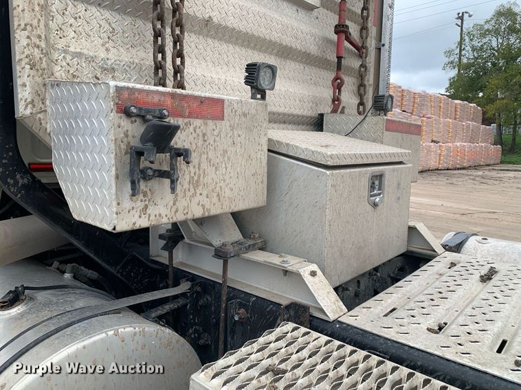 image for item DP8728 2007 Mack CL733  semi truck