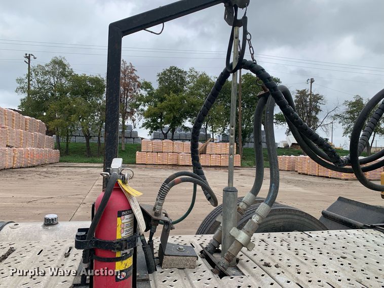 image for item DP8728 2007 Mack CL733  semi truck