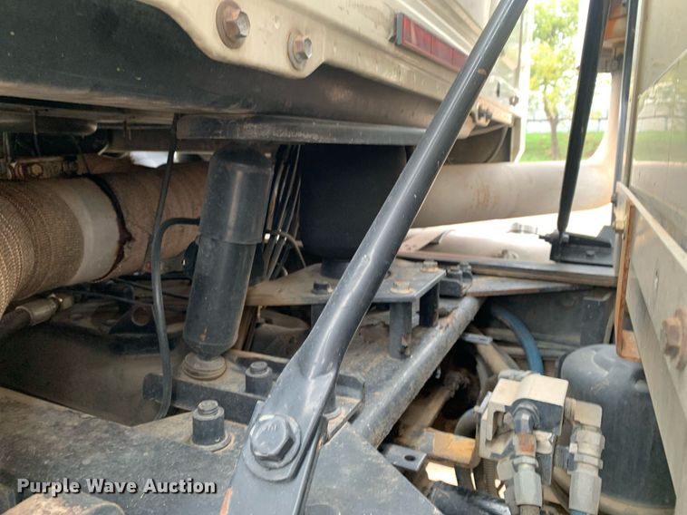 image for item DP8728 2007 Mack CL733  semi truck