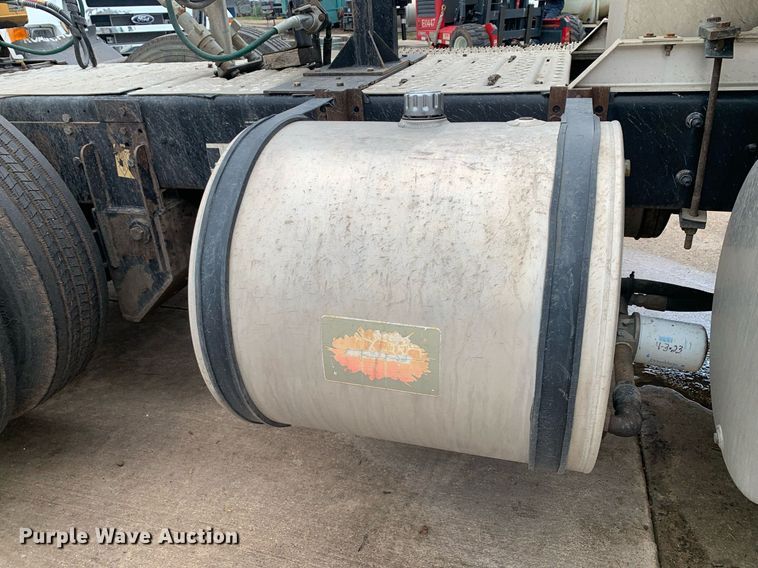 image for item DP8728 2007 Mack CL733  semi truck