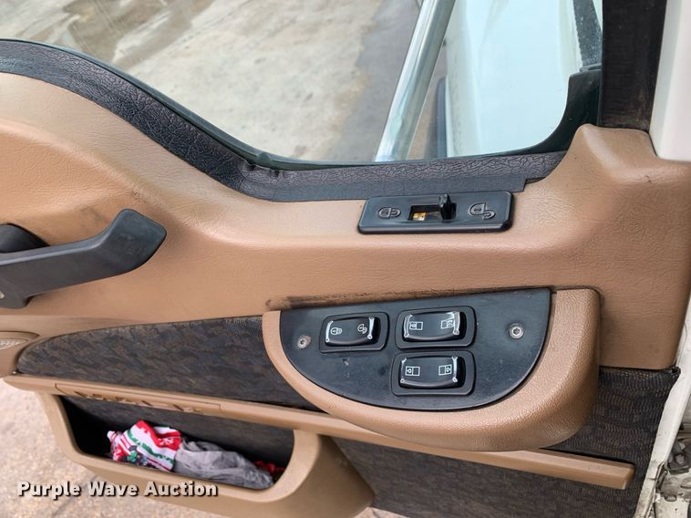 image for item DP8728 2007 Mack CL733  semi truck