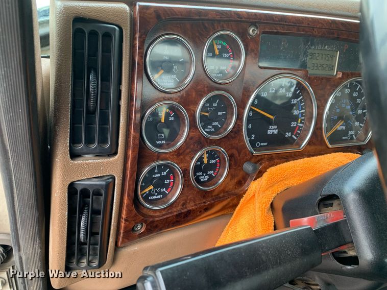 image for item DP8728 2007 Mack CL733  semi truck