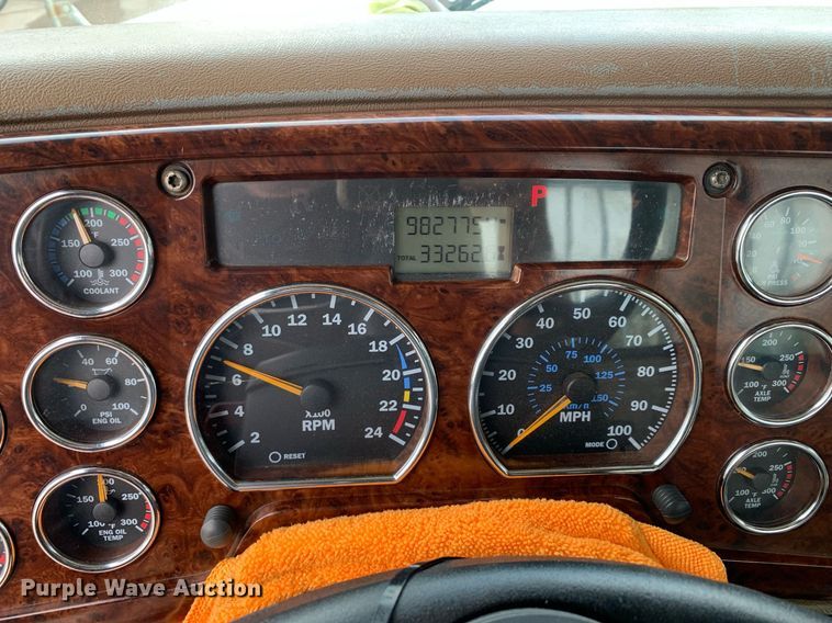 image for item DP8728 2007 Mack CL733  semi truck