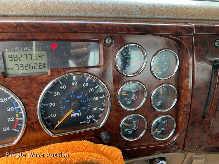 image for item DP8728 2007 Mack CL733  semi truck