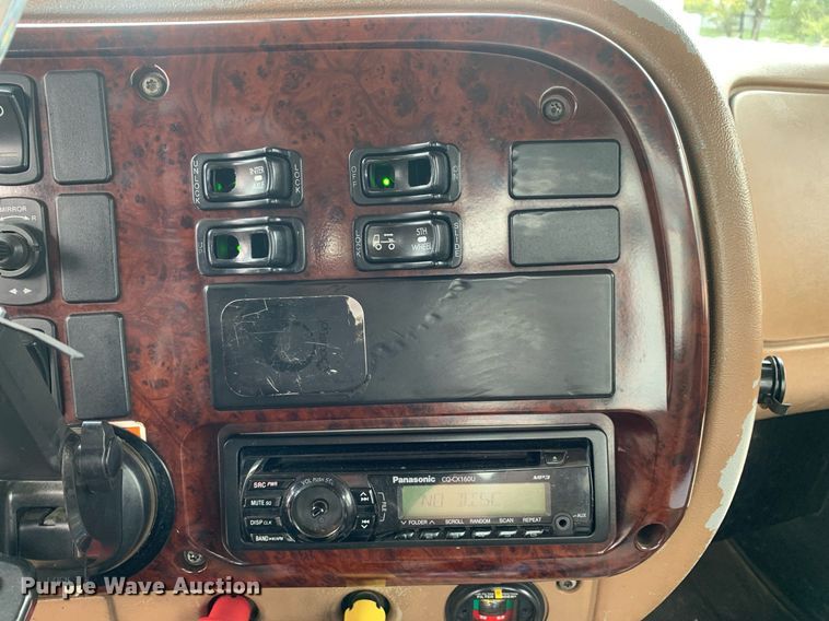 image for item DP8728 2007 Mack CL733  semi truck