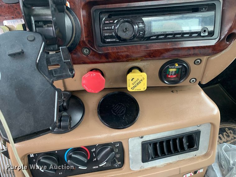 image for item DP8728 2007 Mack CL733  semi truck