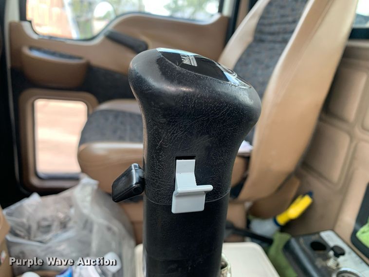 image for item DP8728 2007 Mack CL733  semi truck