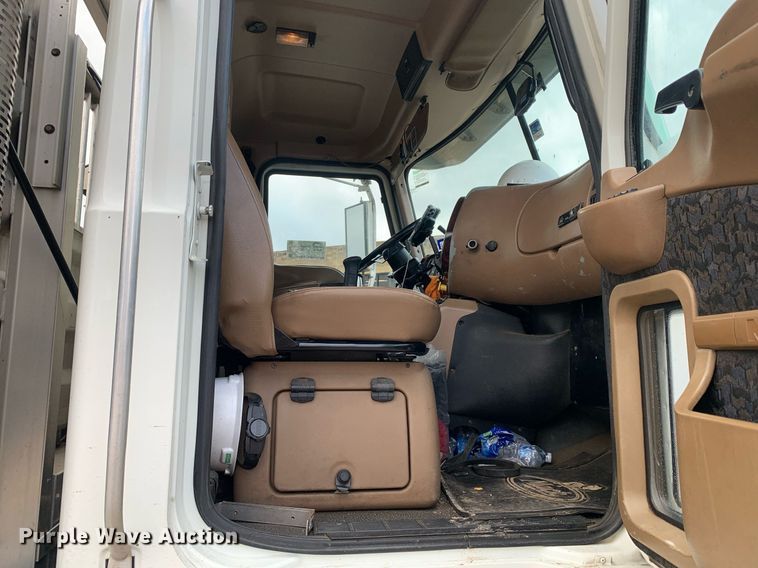 image for item DP8728 2007 Mack CL733  semi truck