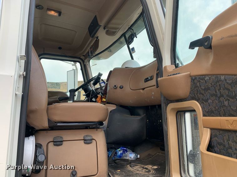 image for item DP8728 2007 Mack CL733  semi truck