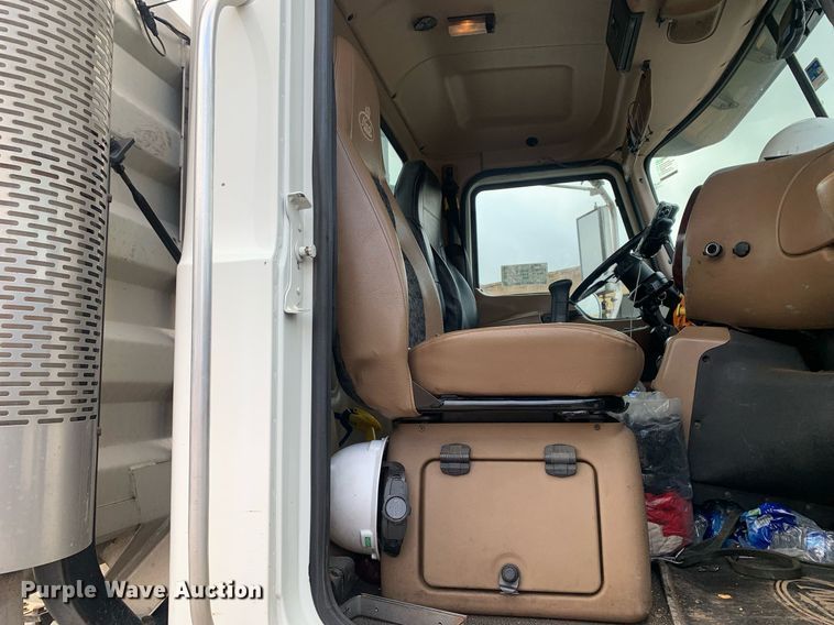 image for item DP8728 2007 Mack CL733  semi truck