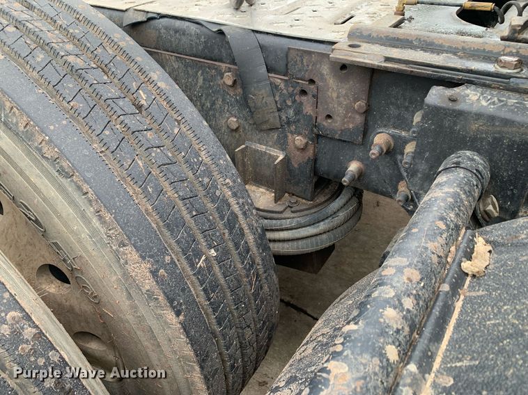 image for item DP8728 2007 Mack CL733  semi truck