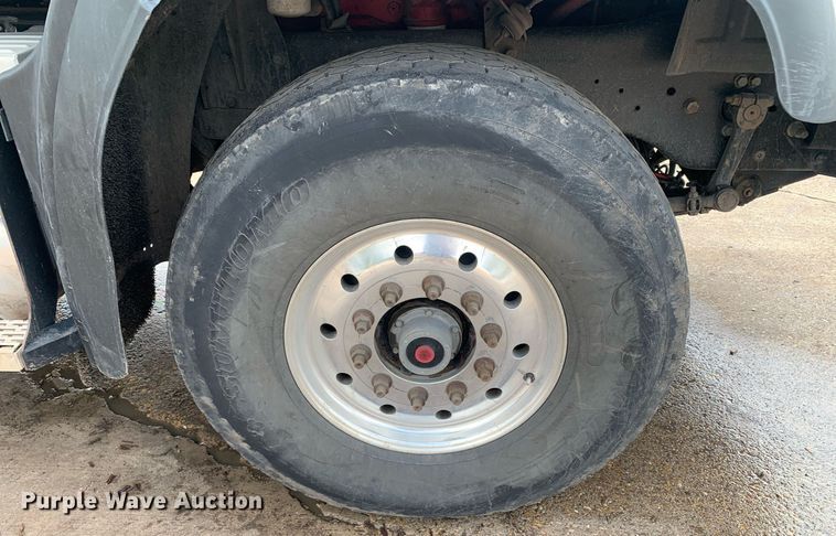 image for item DP8728 2007 Mack CL733  semi truck