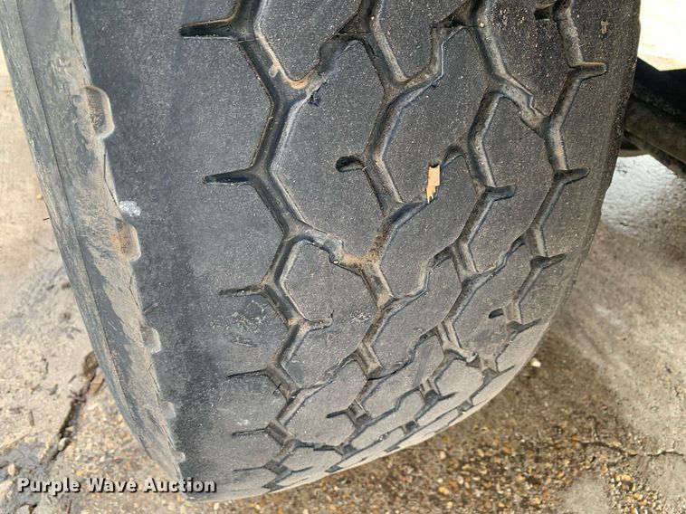 image for item DP8728 2007 Mack CL733  semi truck