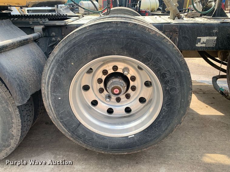 image for item DP8728 2007 Mack CL733  semi truck