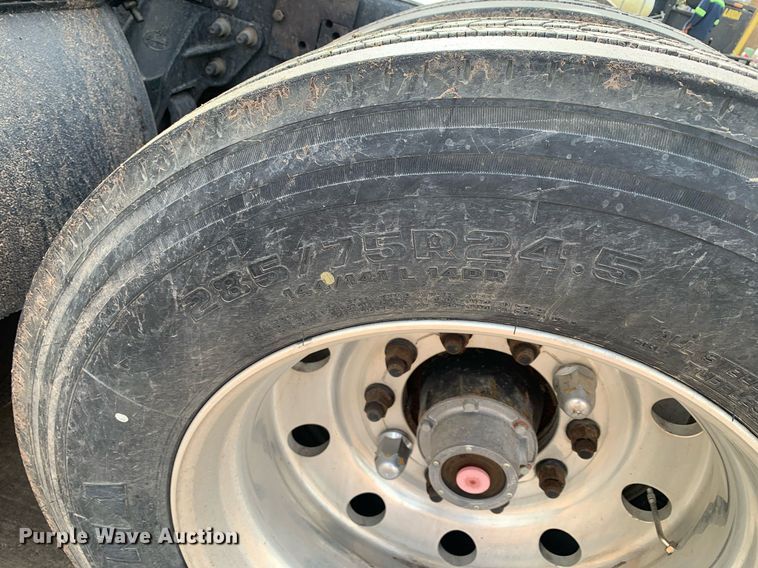 image for item DP8728 2007 Mack CL733  semi truck