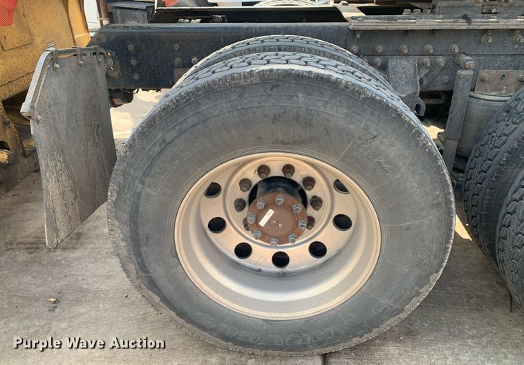 image for item DP8728 2007 Mack CL733  semi truck