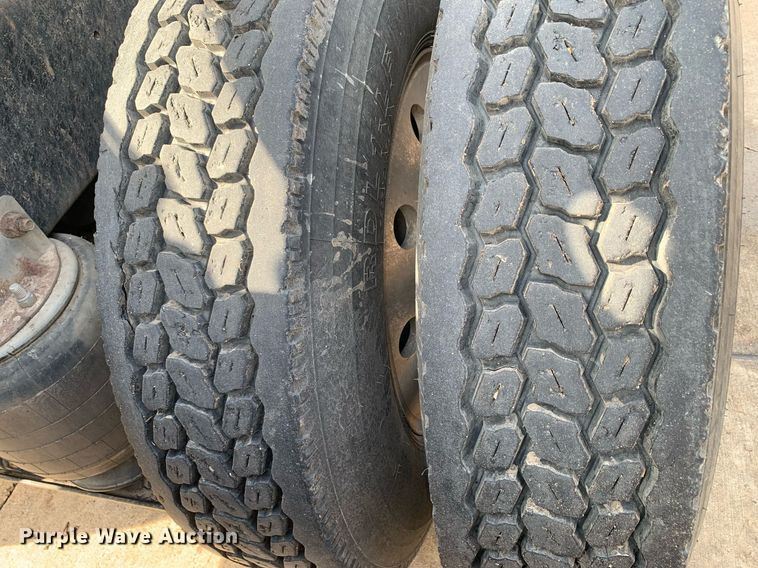 image for item DP8728 2007 Mack CL733  semi truck