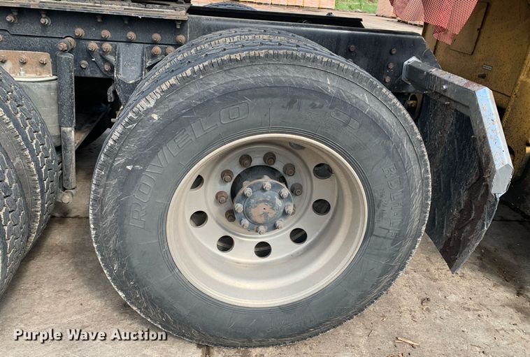 image for item DP8728 2007 Mack CL733  semi truck