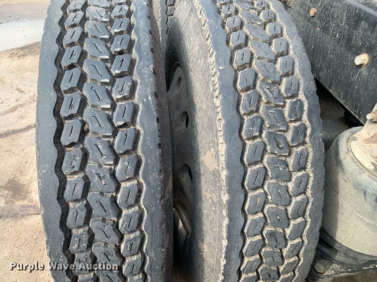 image for item DP8728 2007 Mack CL733  semi truck