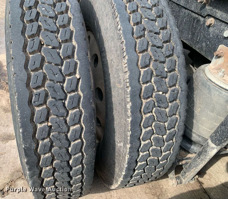 image for item DP8728 2007 Mack CL733  semi truck